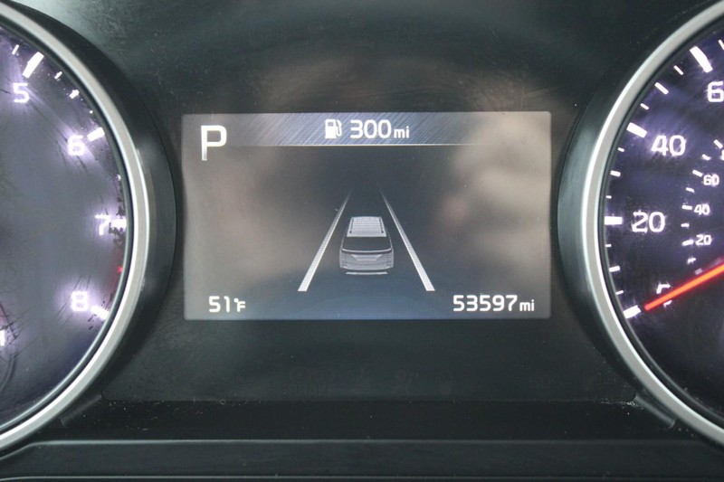 Kia Carnival Vehicle Image 19