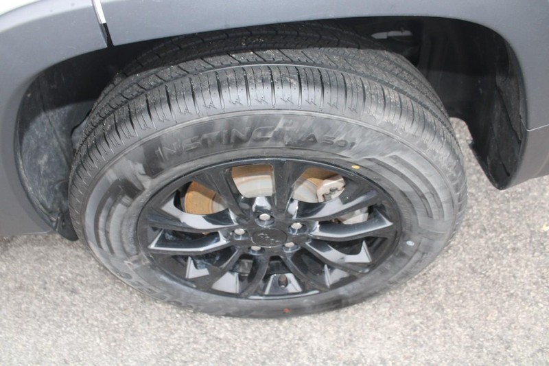 Jeep Cherokee Vehicle Image 07