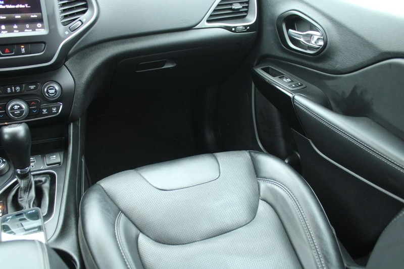 Jeep Cherokee Vehicle Image 16