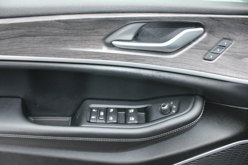 Jeep Grand Cherokee 4xe Vehicle Image 09