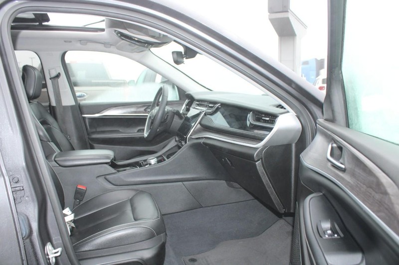 Jeep Grand Cherokee 4xe Vehicle Image 11