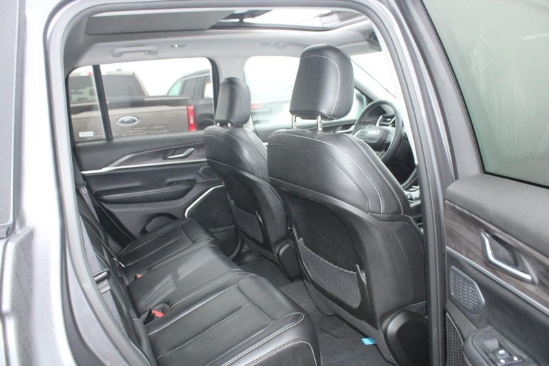 Jeep Grand Cherokee 4xe Vehicle Image 12