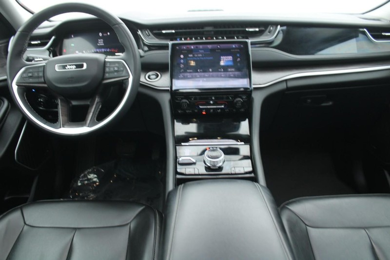 Jeep Grand Cherokee 4xe Vehicle Image 13