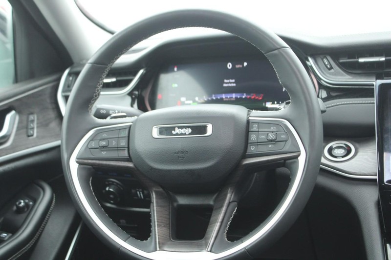 Jeep Grand Cherokee 4xe Vehicle Image 14