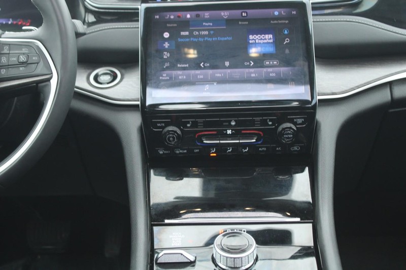 Jeep Grand Cherokee 4xe Vehicle Image 15