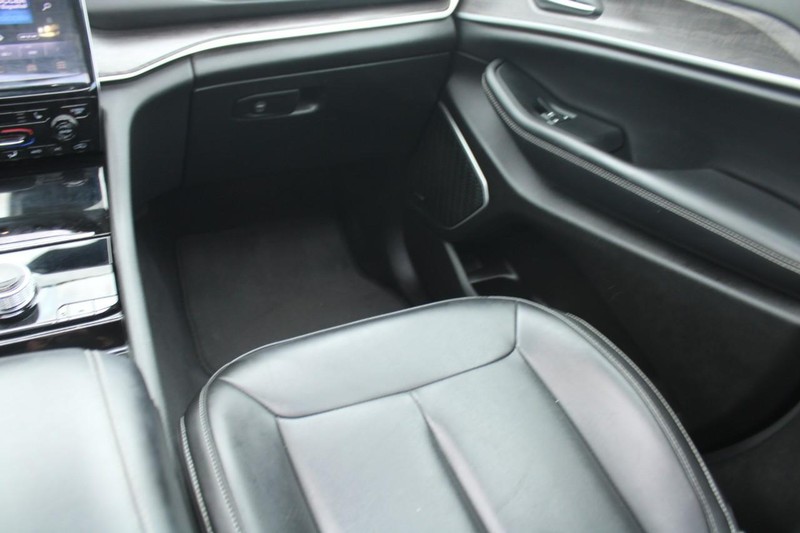 Jeep Grand Cherokee 4xe Vehicle Image 16