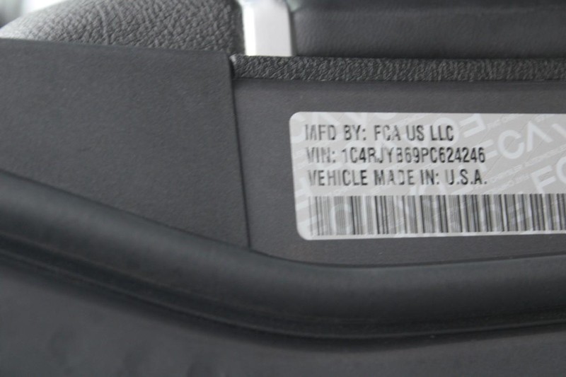 Jeep Grand Cherokee 4xe Vehicle Image 17