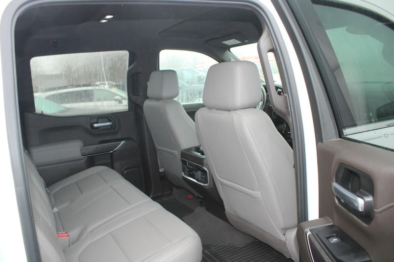 Chevrolet Silverado 1500 Vehicle Full-screen Gallery Image 12