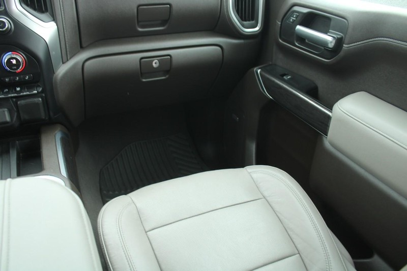 Chevrolet Silverado 1500 Vehicle Full-screen Gallery Image 16