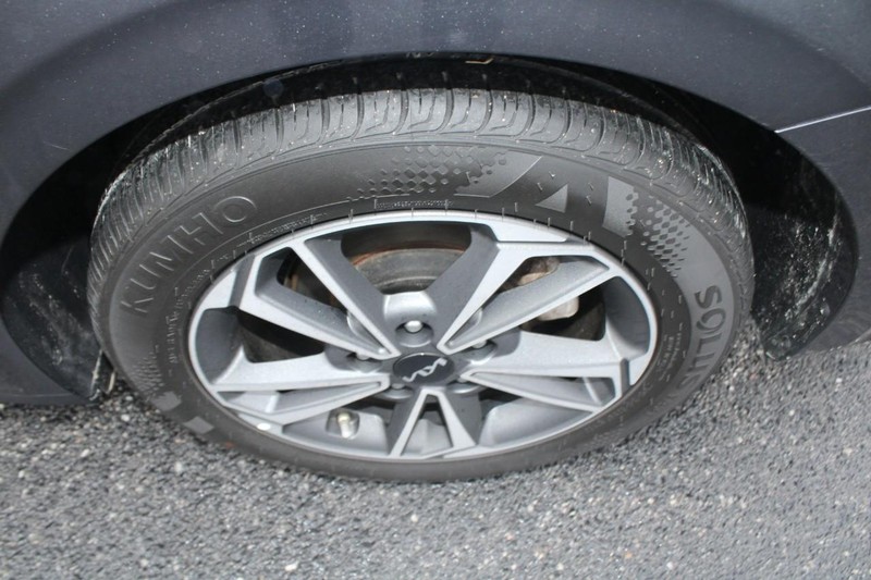 Kia Forte Vehicle Image 06