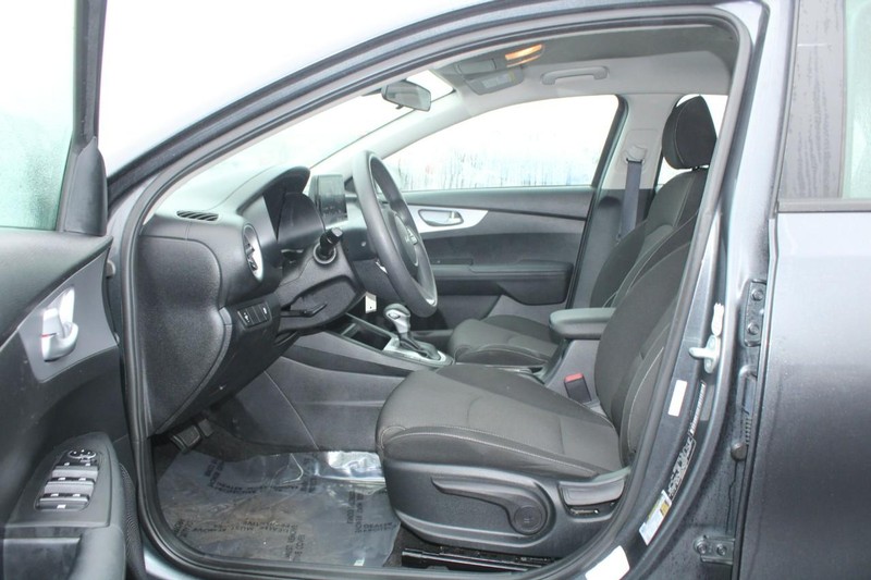 Kia Forte Vehicle Image 08