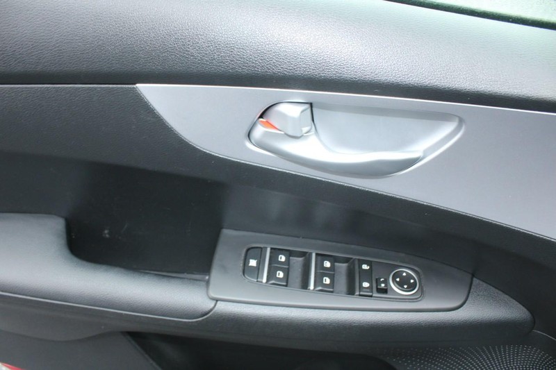 Kia Forte Vehicle Image 09