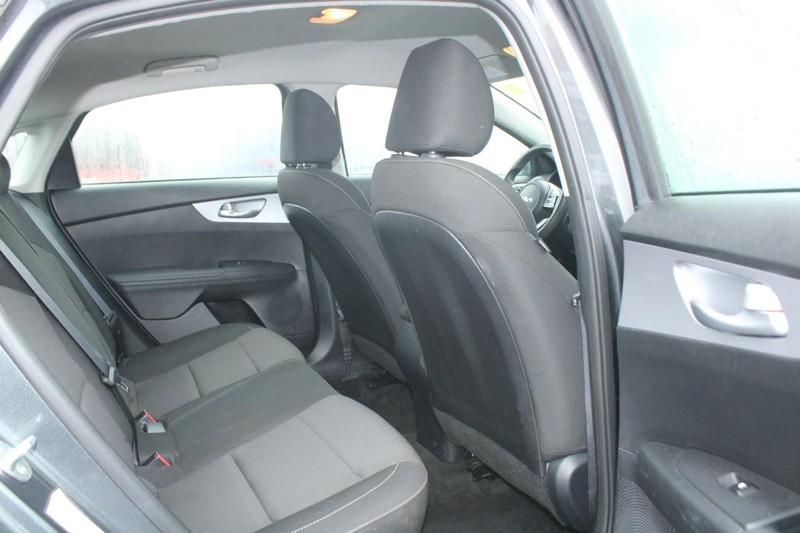 Kia Forte Vehicle Image 12