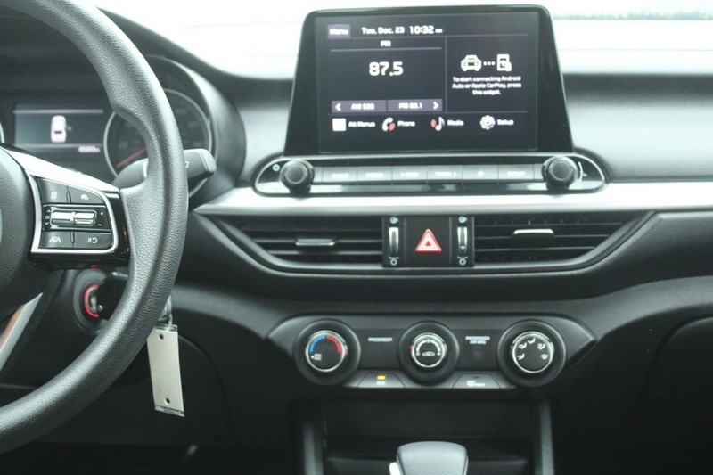 Kia Forte Vehicle Image 15