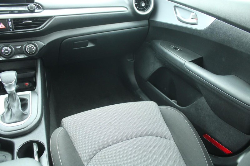 Kia Forte Vehicle Image 16
