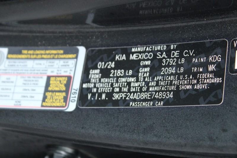 Kia Forte Vehicle Image 17