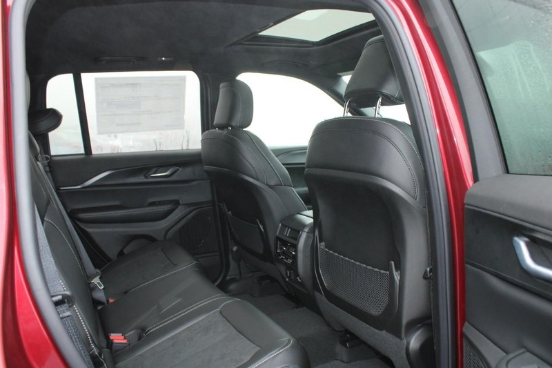 Jeep Grand Cherokee Vehicle Image 04