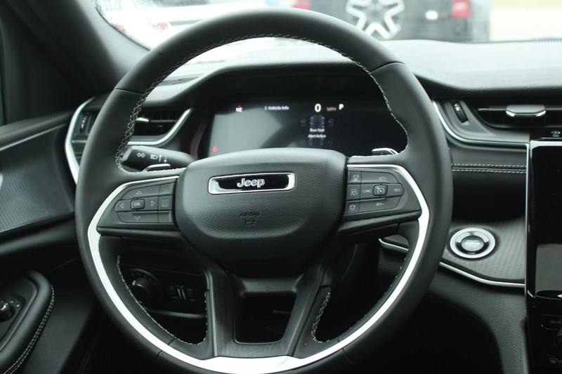 Jeep Grand Cherokee Vehicle Image 06