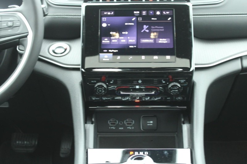 Jeep Grand Cherokee Vehicle Image 07