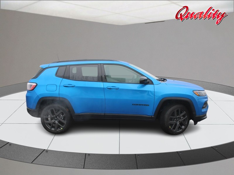 Jeep Compass Vehicle Image 02
