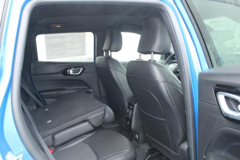 Jeep Compass Vehicle Image 04