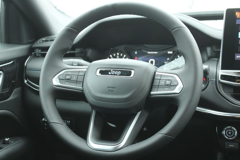 Jeep Compass Vehicle Image 06