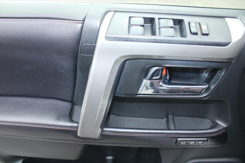 Toyota 4Runner Vehicle Image 09