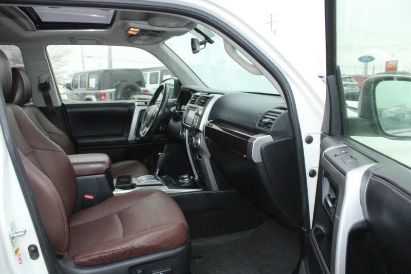 Toyota 4Runner Vehicle Image 11