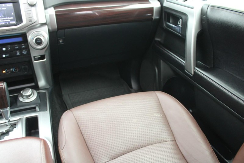 Toyota 4Runner Vehicle Image 16