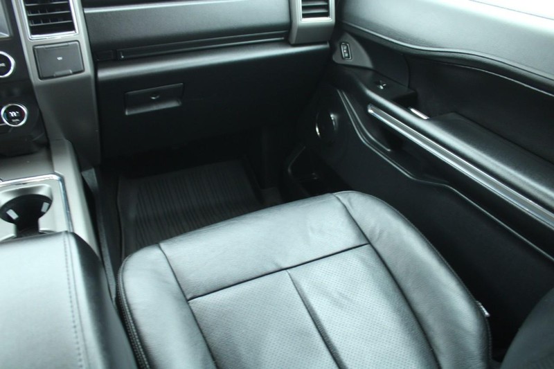 Ford Expedition Vehicle Image 16