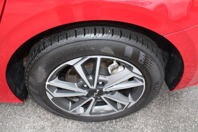 Kia Forte Vehicle Image 06