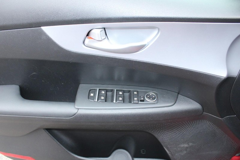 Kia Forte Vehicle Image 08
