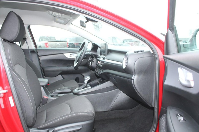 Kia Forte Vehicle Image 11