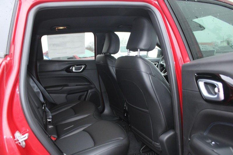 Jeep Compass Vehicle Image 04