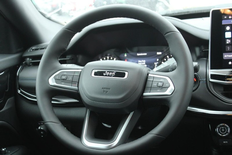 Jeep Compass Vehicle Image 06