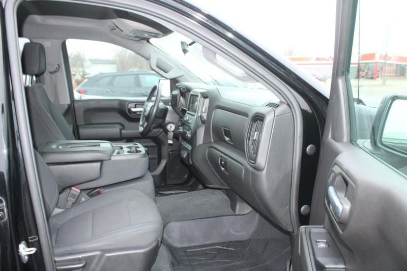 Chevrolet Silverado 1500 Vehicle Full-screen Gallery Image 11