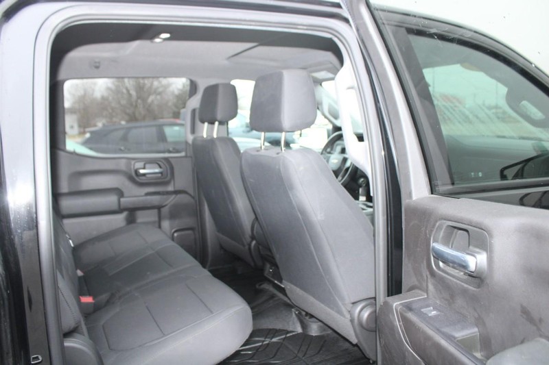 Chevrolet Silverado 1500 Vehicle Full-screen Gallery Image 12