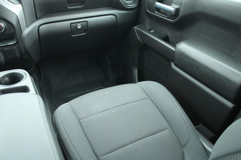 Chevrolet Silverado 1500 Vehicle Full-screen Gallery Image 16