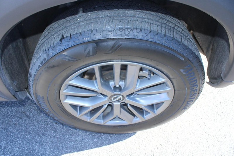 Nissan Rogue Vehicle Image 07