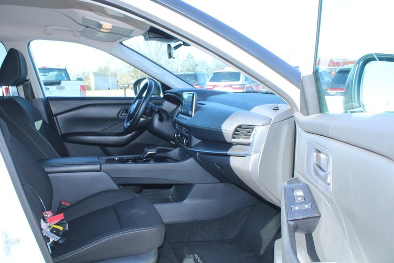 Nissan Rogue Vehicle Image 11