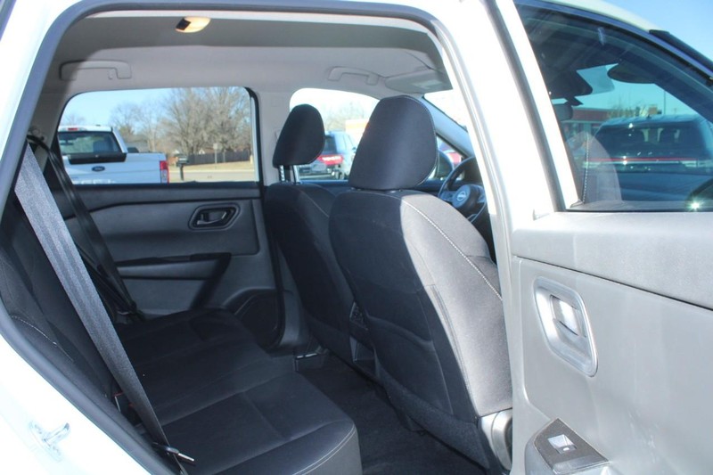 Nissan Rogue Vehicle Image 12