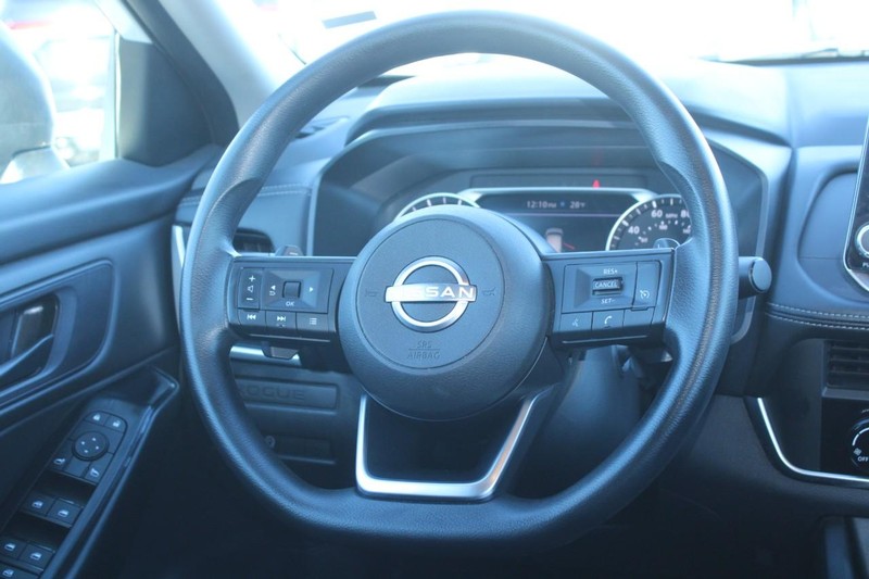 Nissan Rogue Vehicle Image 14