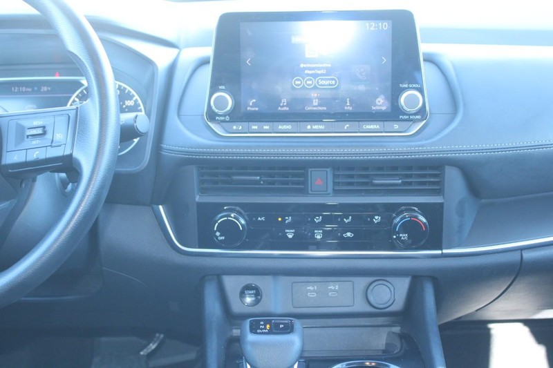 Nissan Rogue Vehicle Image 15