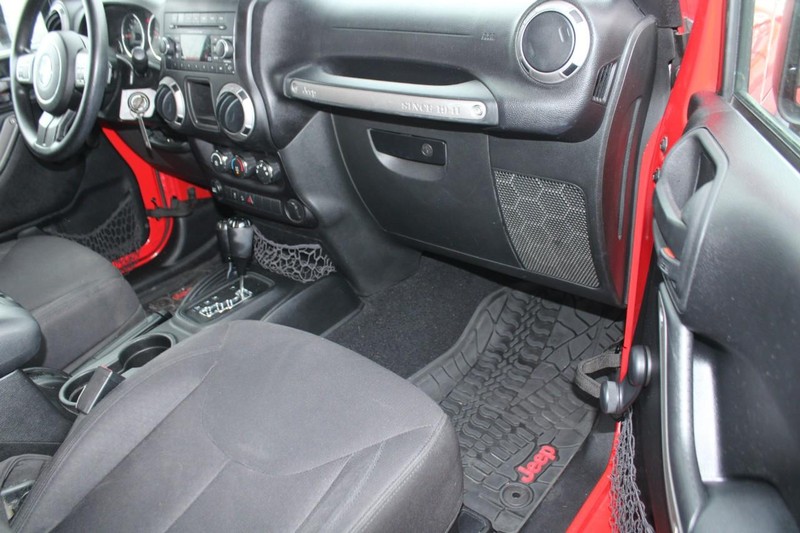 Jeep Wrangler Vehicle Image 11