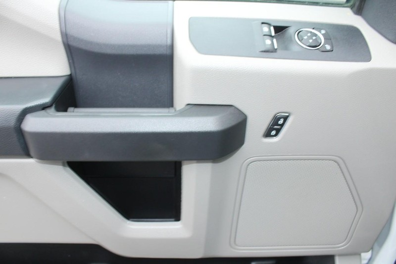 Ford Super Duty F-250 SRW Vehicle Image 09