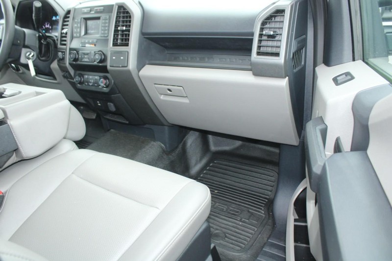 Ford Super Duty F-250 SRW Vehicle Image 12