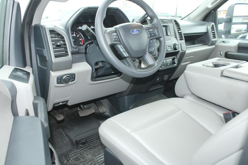 Ford Super Duty F-250 SRW Vehicle Image 13