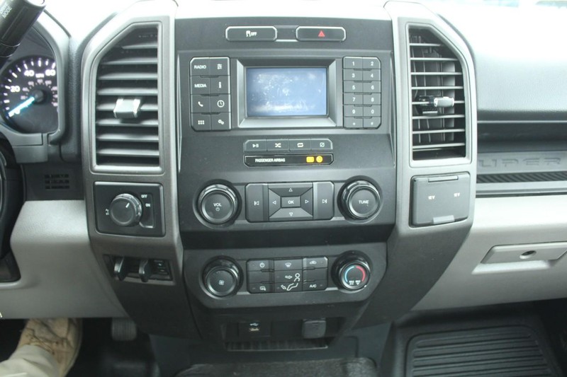 Ford Super Duty F-250 SRW Vehicle Image 17