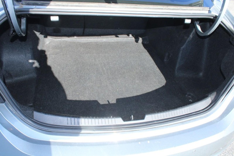 Chevrolet Malibu Vehicle Full-screen Gallery Image 06