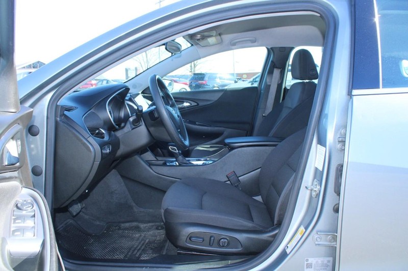 Chevrolet Malibu Vehicle Full-screen Gallery Image 08